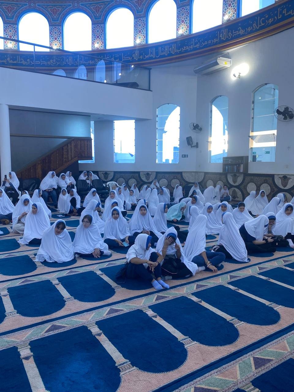 Interior da Mesquita Omar Ibn Al-Khattab